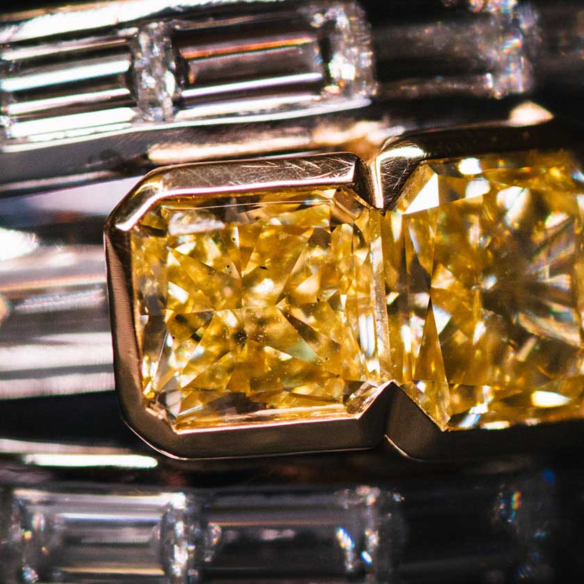Ring mit leuchtenden Diamanten